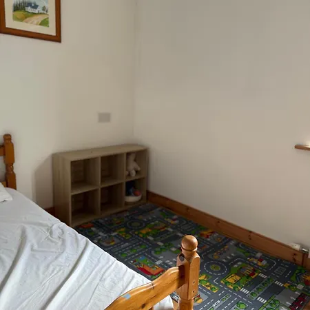#3 - Spacious Ensuite Double With Sofa In Leitrim Homestay Ballinamore