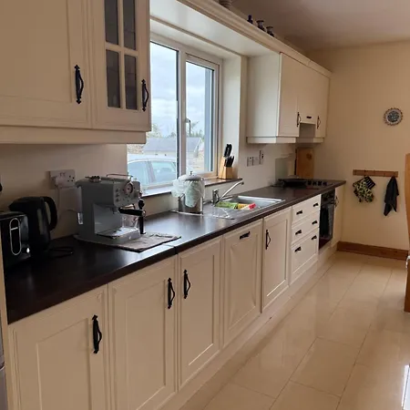 Accommodatie bij particulieren #3 - Spacious Ensuite Double With Sofa In Leitrim Ballinamore