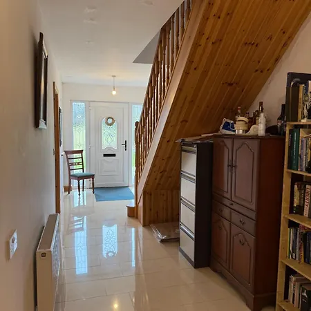 Δωμάτια σε οικογενειακή κατοικία #3 - Spacious Ensuite Double With Sofa In Leitrim