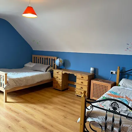 #3 - Spacious Ensuite Double With Sofa In Leitrim Homestay
