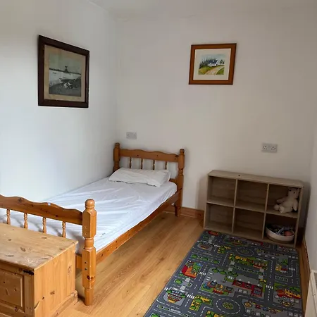 Δωμάτια σε οικογενειακή κατοικία #3 - Spacious Ensuite Double With Sofa In Leitrim