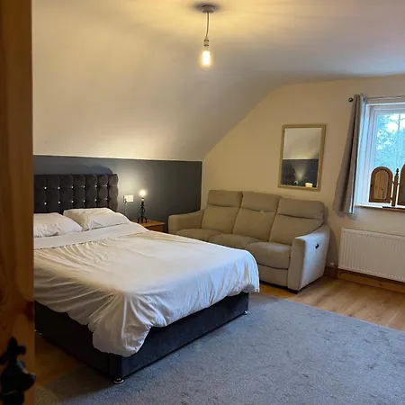 #3 - Spacious Ensuite Double With Sofa In Leitrim Homestay *