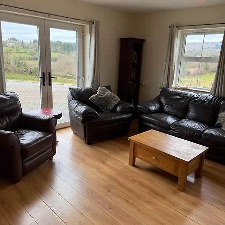 Homestay #3 - Spacious Ensuite Double With Sofa In Leitrim *