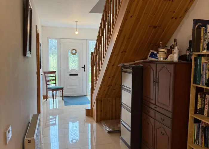 Ubytování v soukromí #3 - Spacious Ensuite Double With Sofa In Leitrim