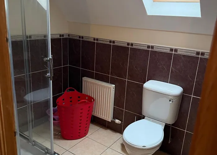 #3 - Spacious Ensuite Double With Sofa In Leitrim *